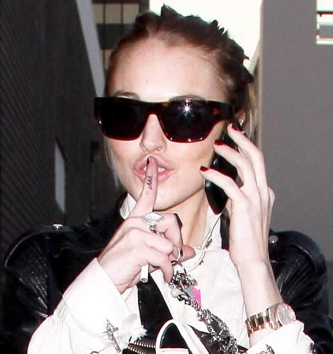 New Trend With Finger Tattoos Heres Yet Another Celebrity
