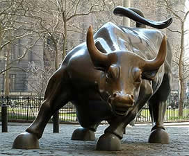 Bull outside New York Stock Exchange 