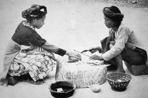 Paiwan tattoo artist at work, ca. 1930. Paiwan tattooists were always shamans and usually women of high virtue and social standing.