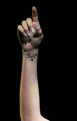 Fake tattoo on Selena Gomez