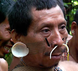 A Matis shaman named Biña Chapu Chunu, 2007. 