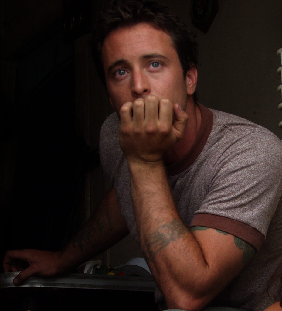 ALEX OLOUGHLIN TATTOOS PICTURES IMAGES PICS PHOTOS OF HIS TATTOOS